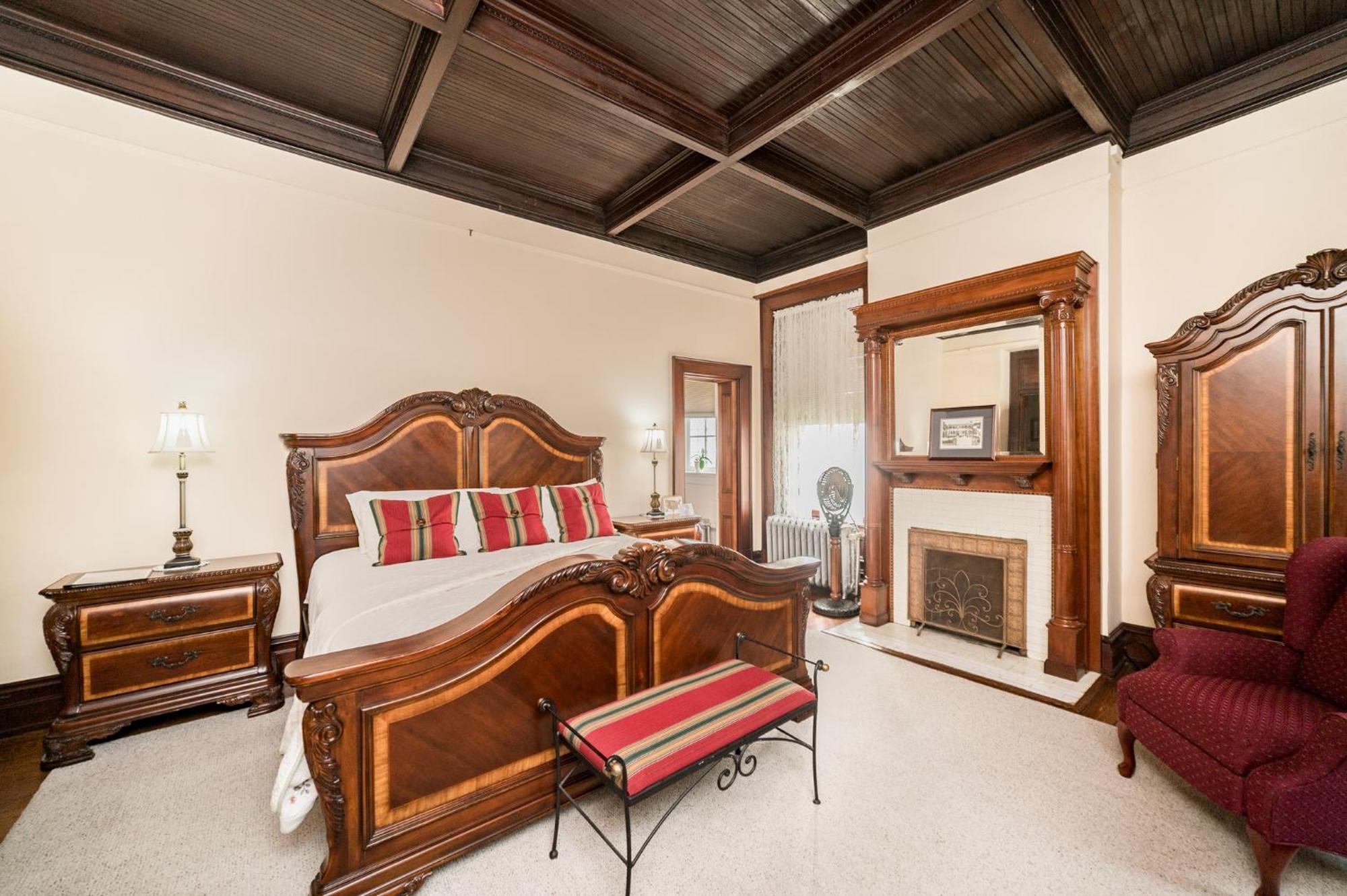 Отель One Of These Nights - King Sized Bed - Sleeps 2 Линчберг Экстерьер фото
